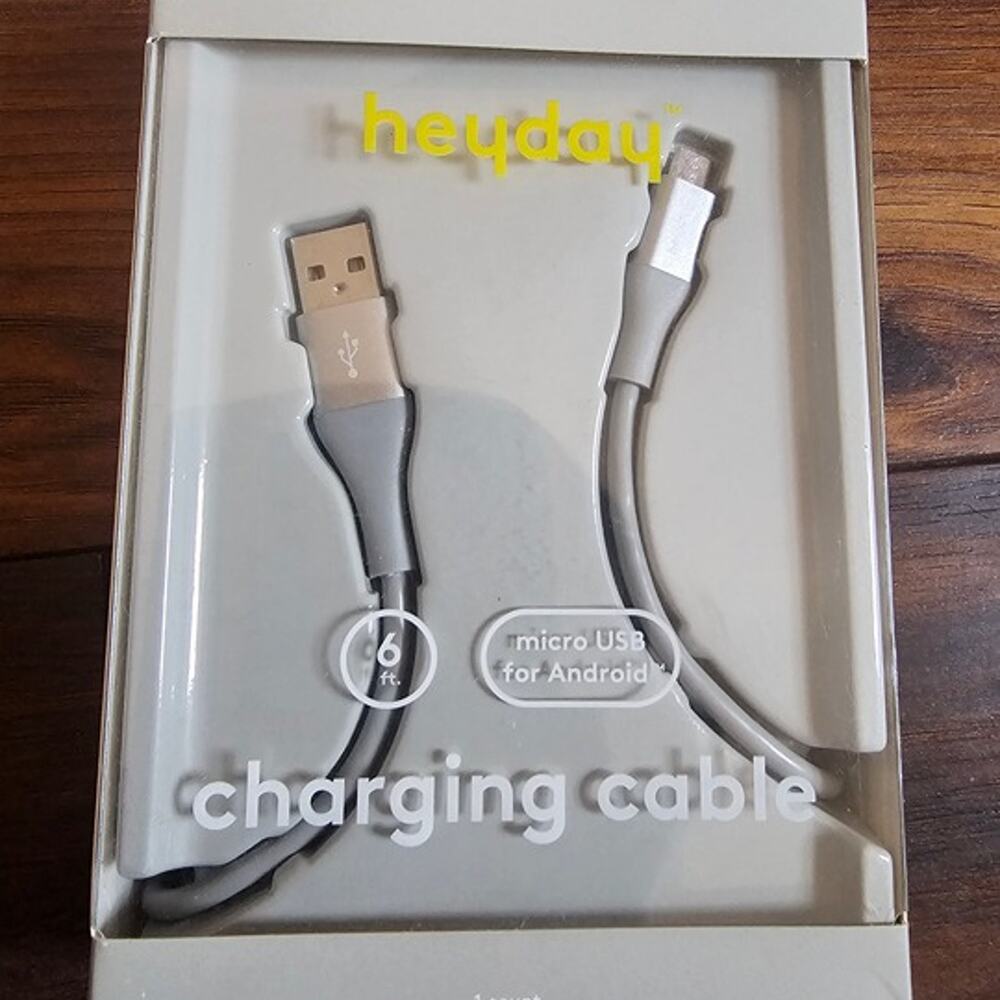 Heyday iPhone/Ipad Charging Cable 6Ft Silver - New In Box